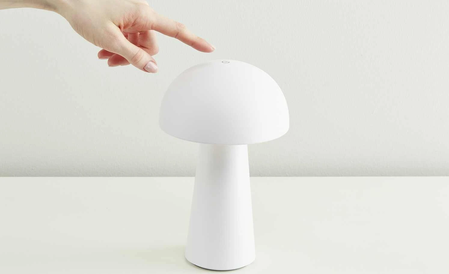 Akku-Tischleuchte, weiß mit Sensor- Dimmer 1 Akku-Tischleuchte, weiß mit Sensor- Dimmer