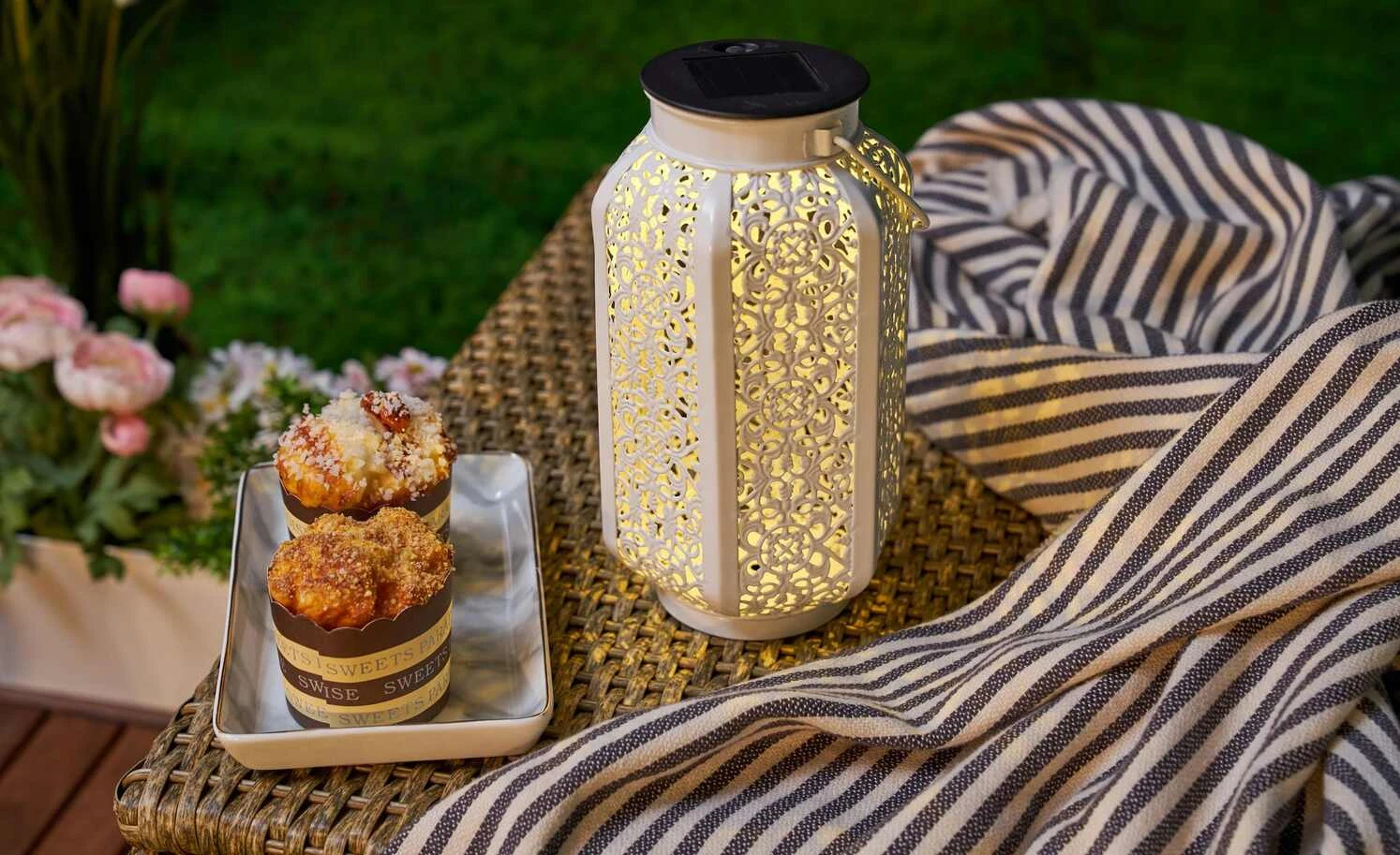 Solar-Tischleuchte, weiß `Laterne` Orient 1 Solar-Tischleuchte, weiß `Laterne` Orient