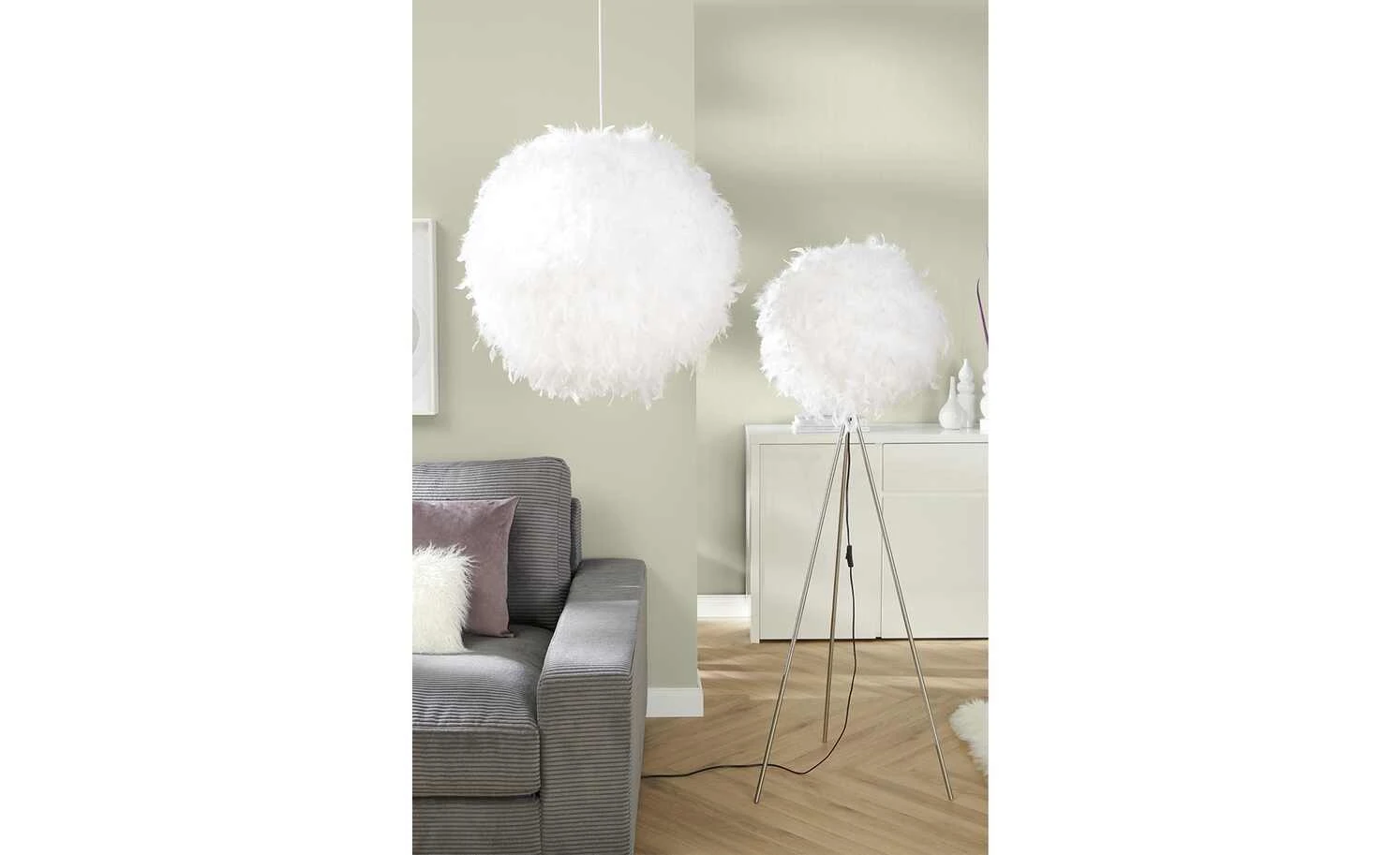 Stehleuchte, 1-flammig, Schirm aus Federn 1 Stehleuchte, 1-flammig, Schirm aus Federn