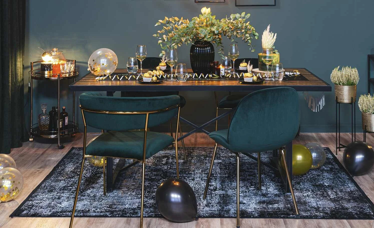 Wofi Pendelleuchte, 6-flammig, schwarz / goldfarben 1 Wofi Pendelleuchte, 6-flammig, schwarz / goldfarben