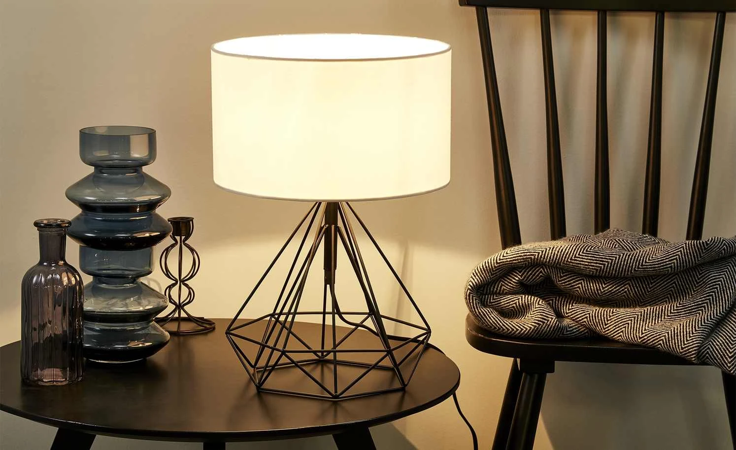 KHG Tischleuchte, 1-flammig, schwarz mit Stoffschirm 1 KHG Tischleuchte, 1-flammig, schwarz mit Stoffschirm