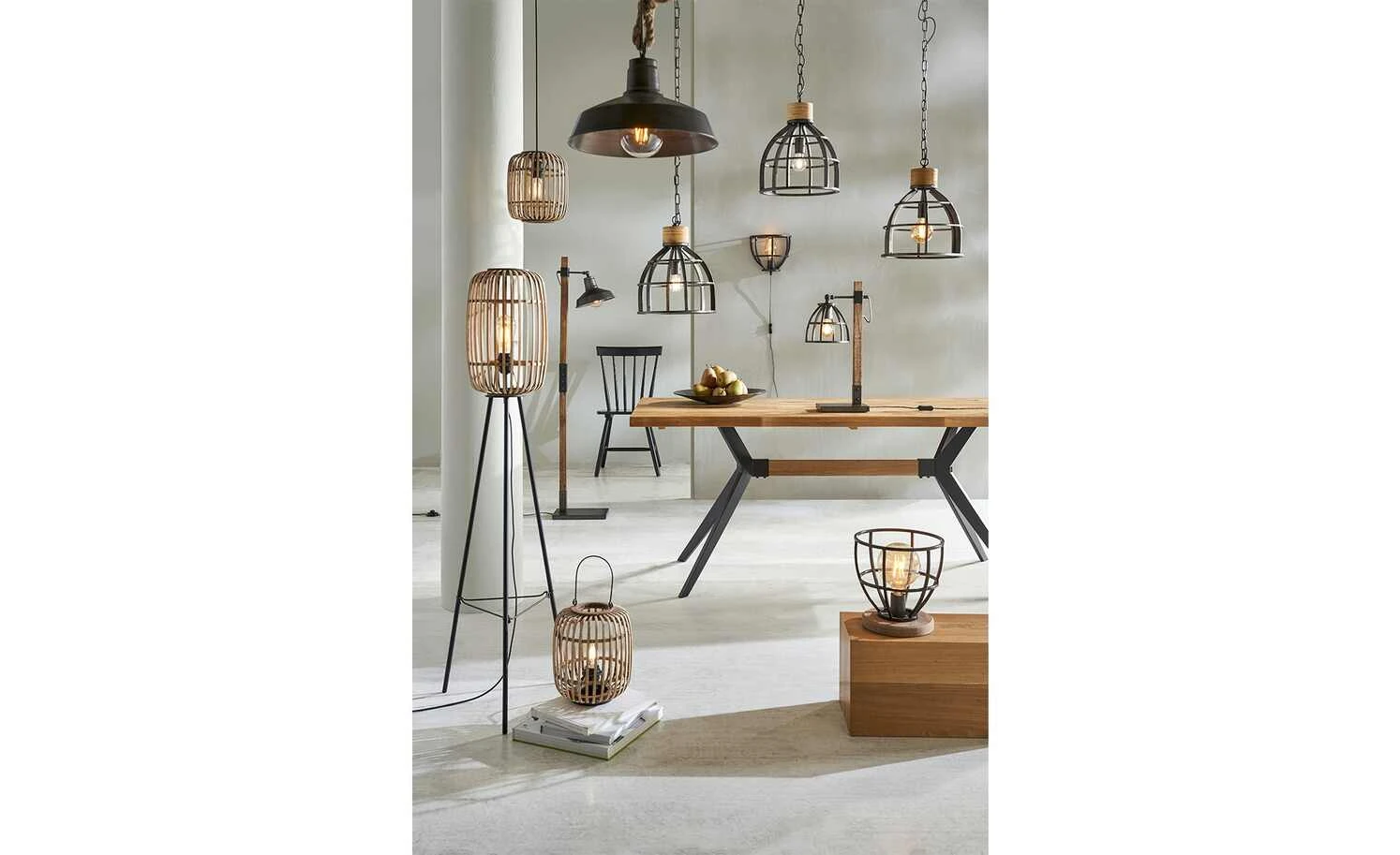 Tischleuchte, 1-flammig, Holz / Metall schwarz 1 Tischleuchte, 1-flammig, Holz / Metall schwarz