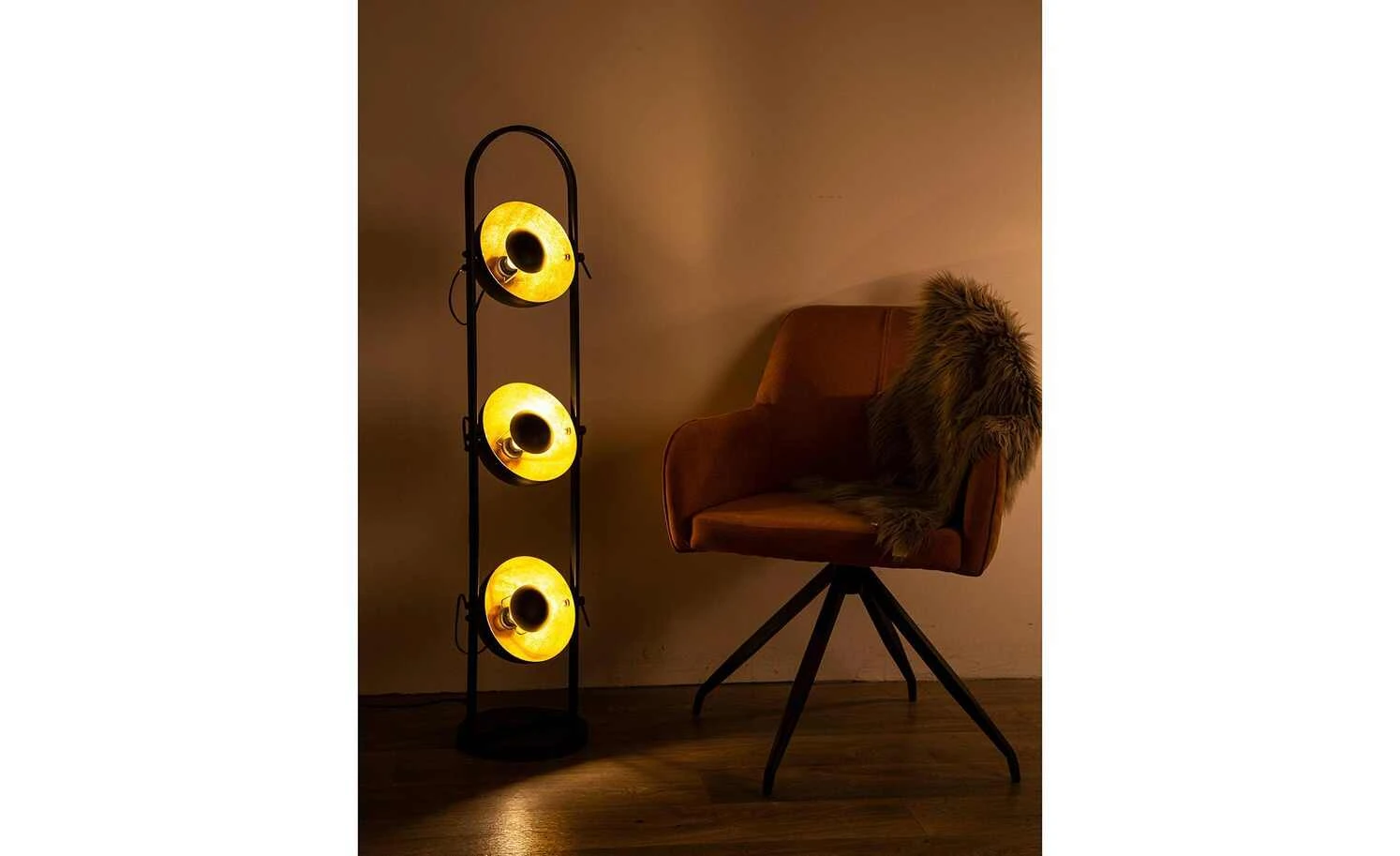 Stehleuchte, 3-flammig, schwarz/gold 1 Stehleuchte, 3-flammig, schwarz/gold